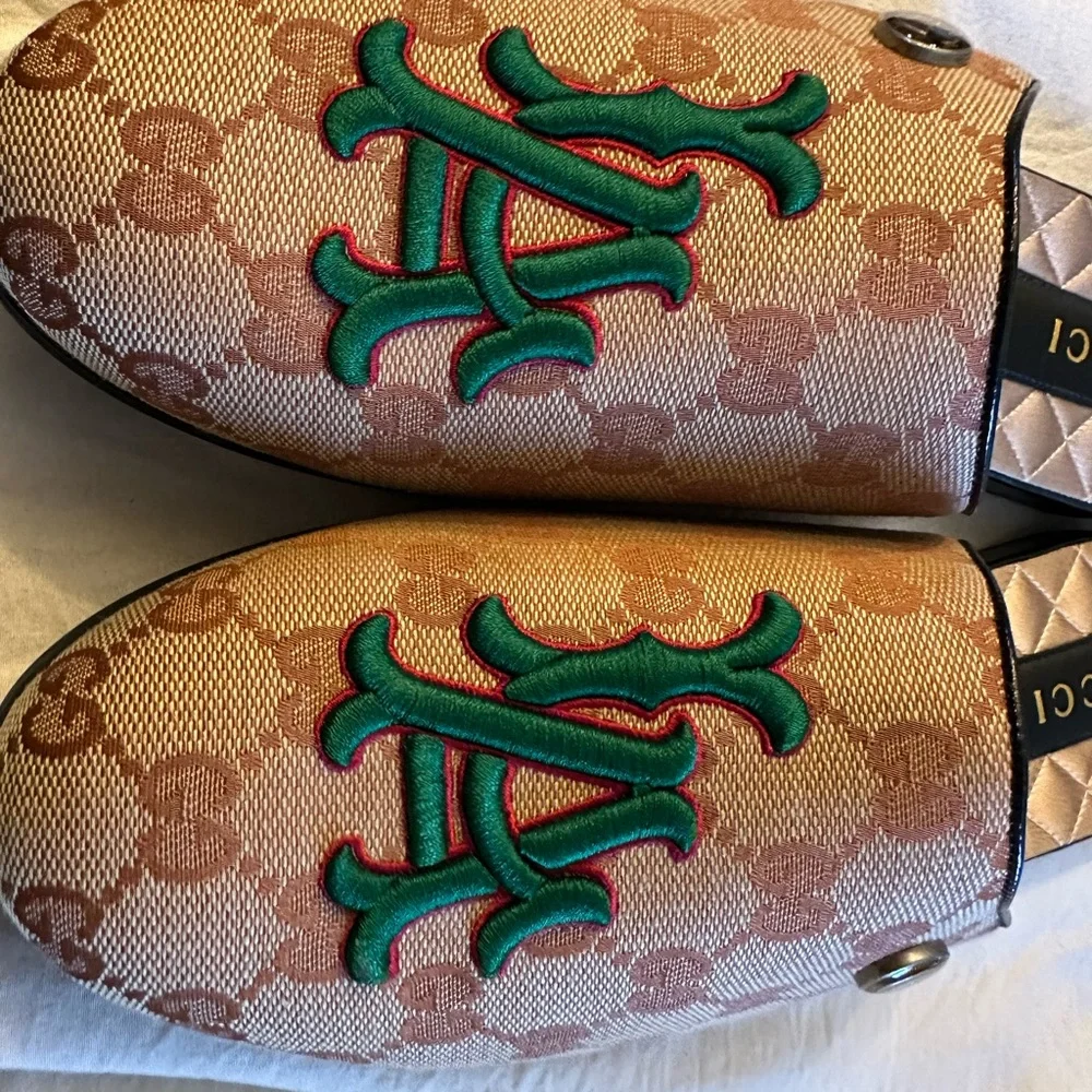 SOLD!!! GUCCI X LA DODGERS Monogram Mules with  LA GUCCI x MLB NEW BOX & COVER - Picture 3 of 16